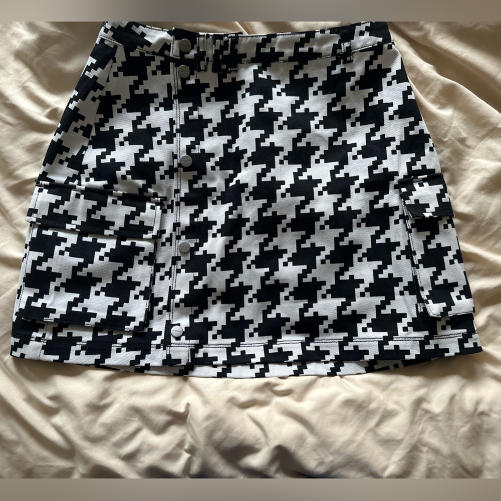 Brand new Beyoncé’s Ivy Park X Adidas black and white mini skirt